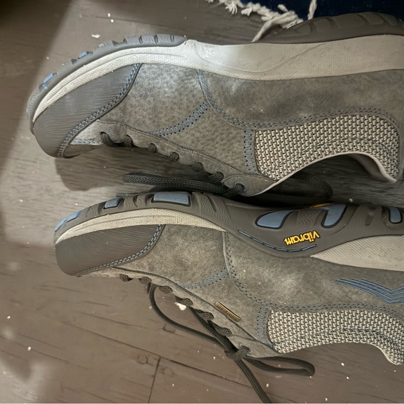 Dansko “paisley” Women's Light Gray Sneakers - Picture 5 of 9